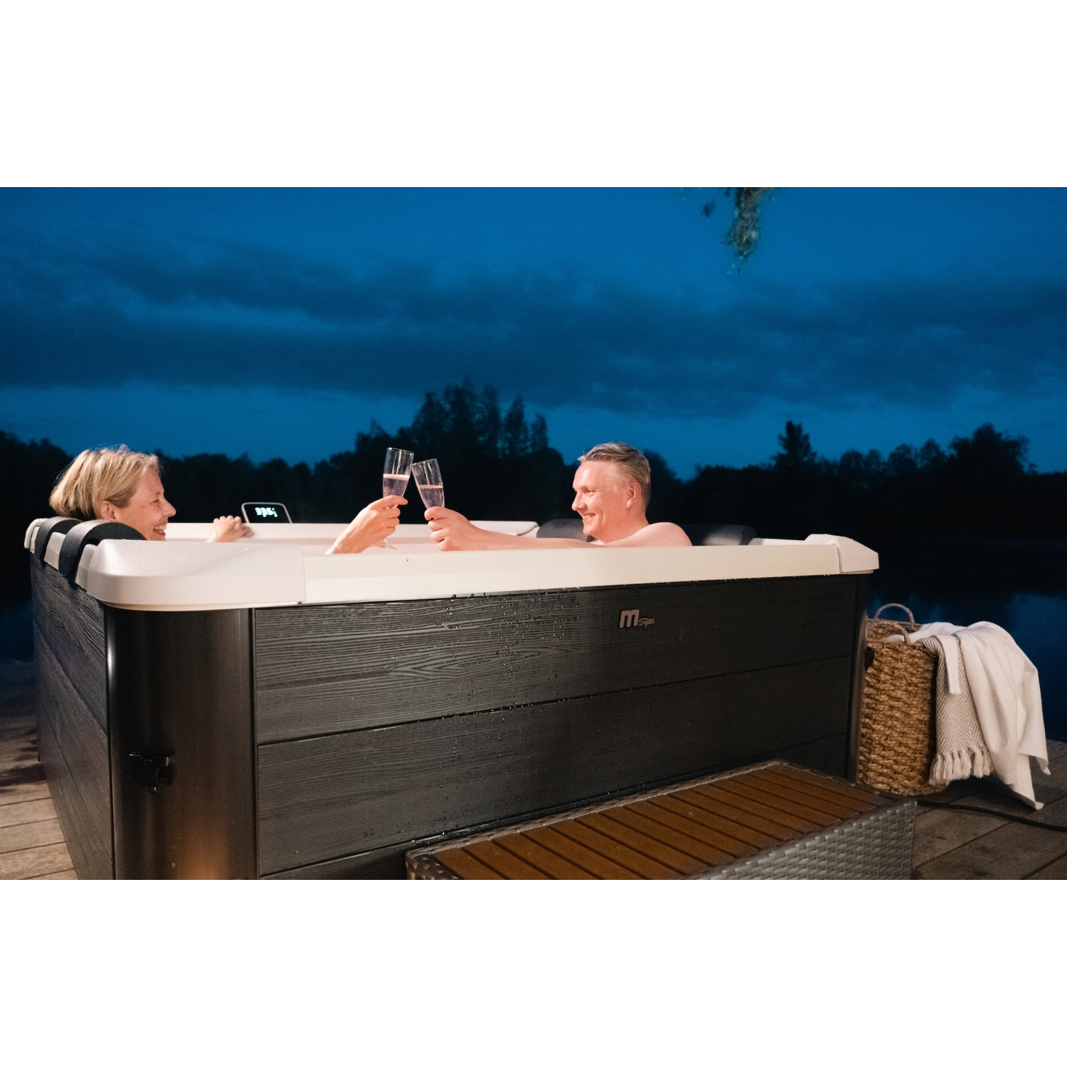MSPA - Spa carré 180 cm x 180cm OSLO PLUS 6 places